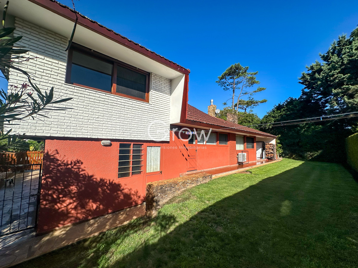 Casa ID.2125 - Hermosa casa en Playa Mansa a solo metros del mar y centros comerciales