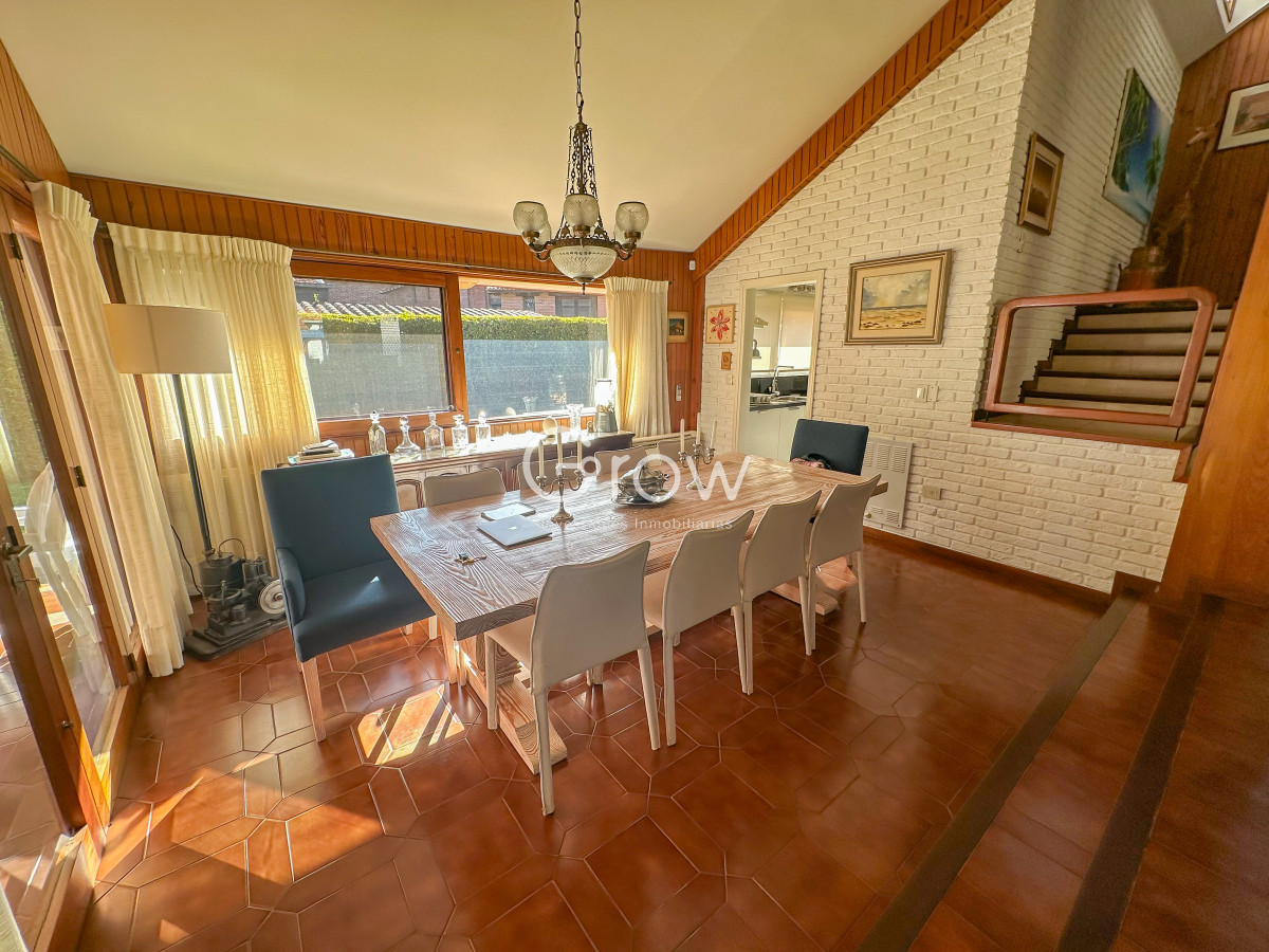 Casa ID.2125 - Hermosa casa en Playa Mansa a solo metros del mar y centros comerciales