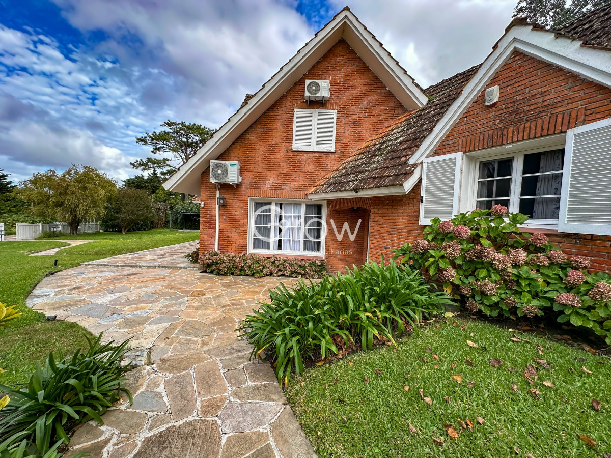 Casa ID.1491 - Hermosa casa a metros del mar en GOLF