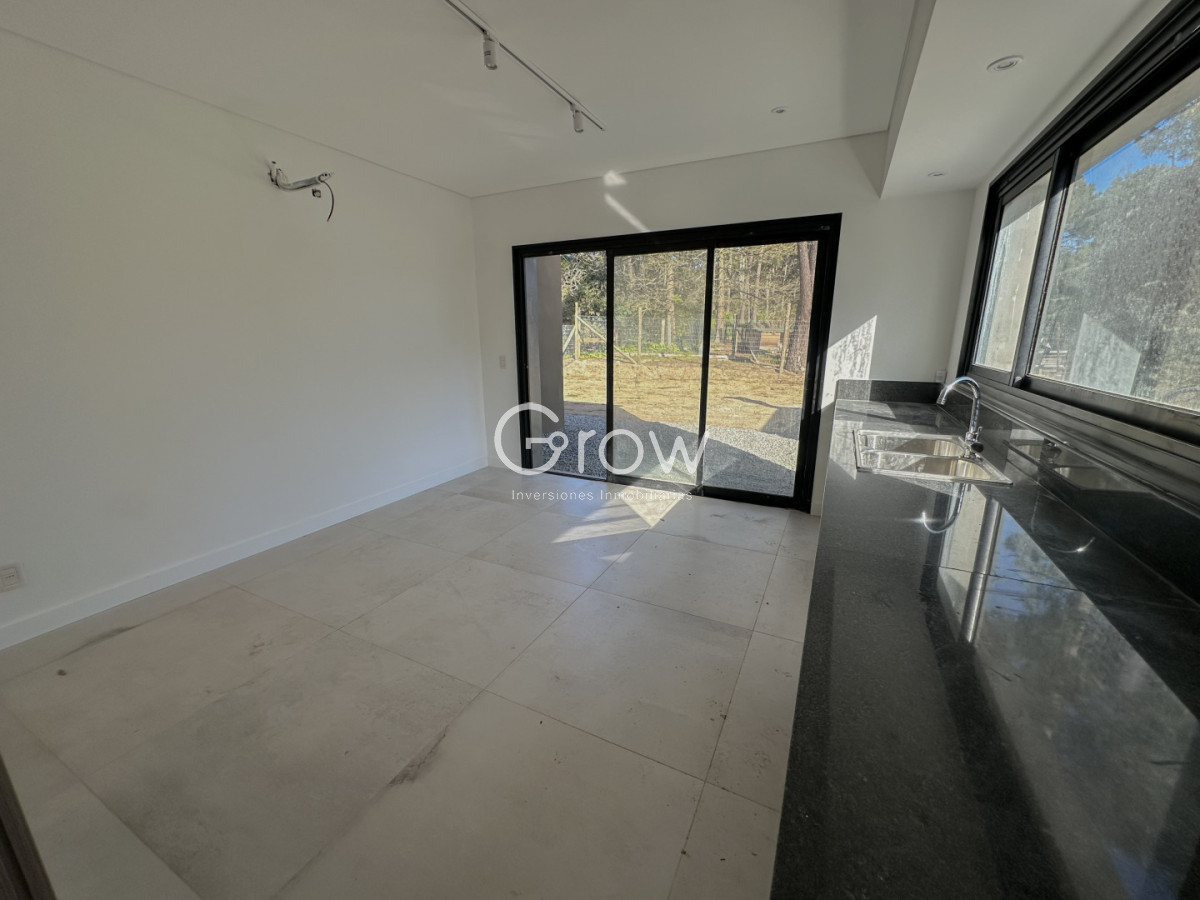 Casa ID.3292 - Casa a estrenar en Parque Burnett U$S 345.000