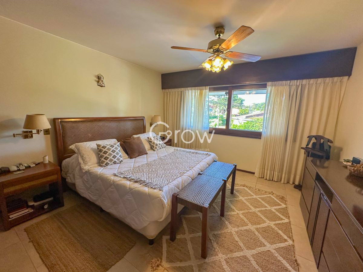 Casa ID.2125 - Hermosa casa en Playa Mansa a solo metros del mar y centros comerciales