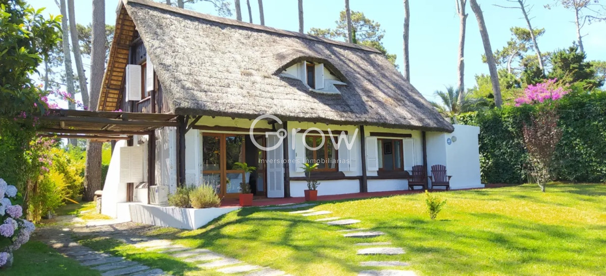 Casa ID.2005 - Hermosa casa en Playa Mansa en alquiler!