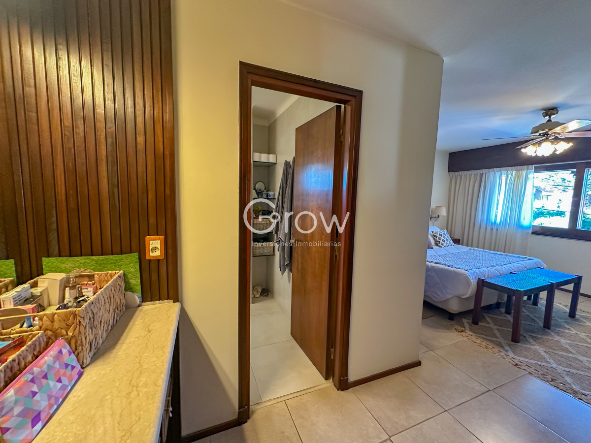 Casa ID.2125 - Hermosa casa en Playa Mansa a solo metros del mar y centros comerciales