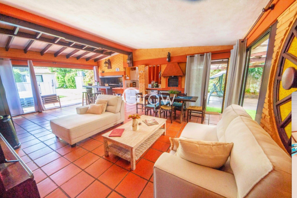 Casa ID.2895 - Encantadora Casa en Pinares a 600 Metros del Mar