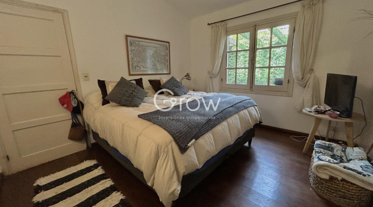 Casa ID.2673 - Hermosa casa en Av Francia Pda 8!