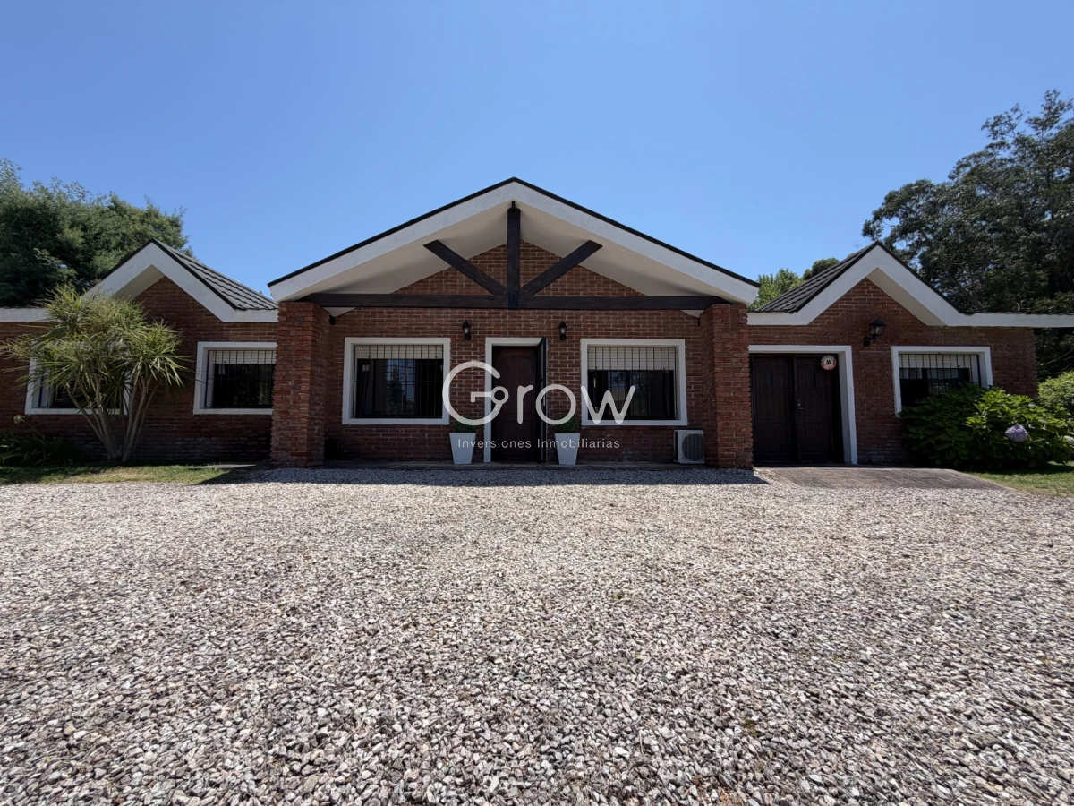 Casa ID.2876 - Hermosa casa en barrio Residencial de Punta del Este a pasos de todo!