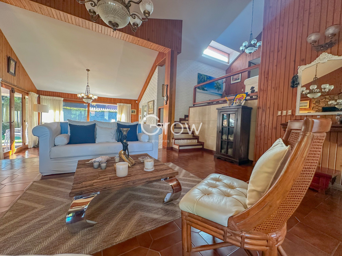 Casa ID.2125 - Hermosa casa en Playa Mansa a solo metros del mar y centros comerciales