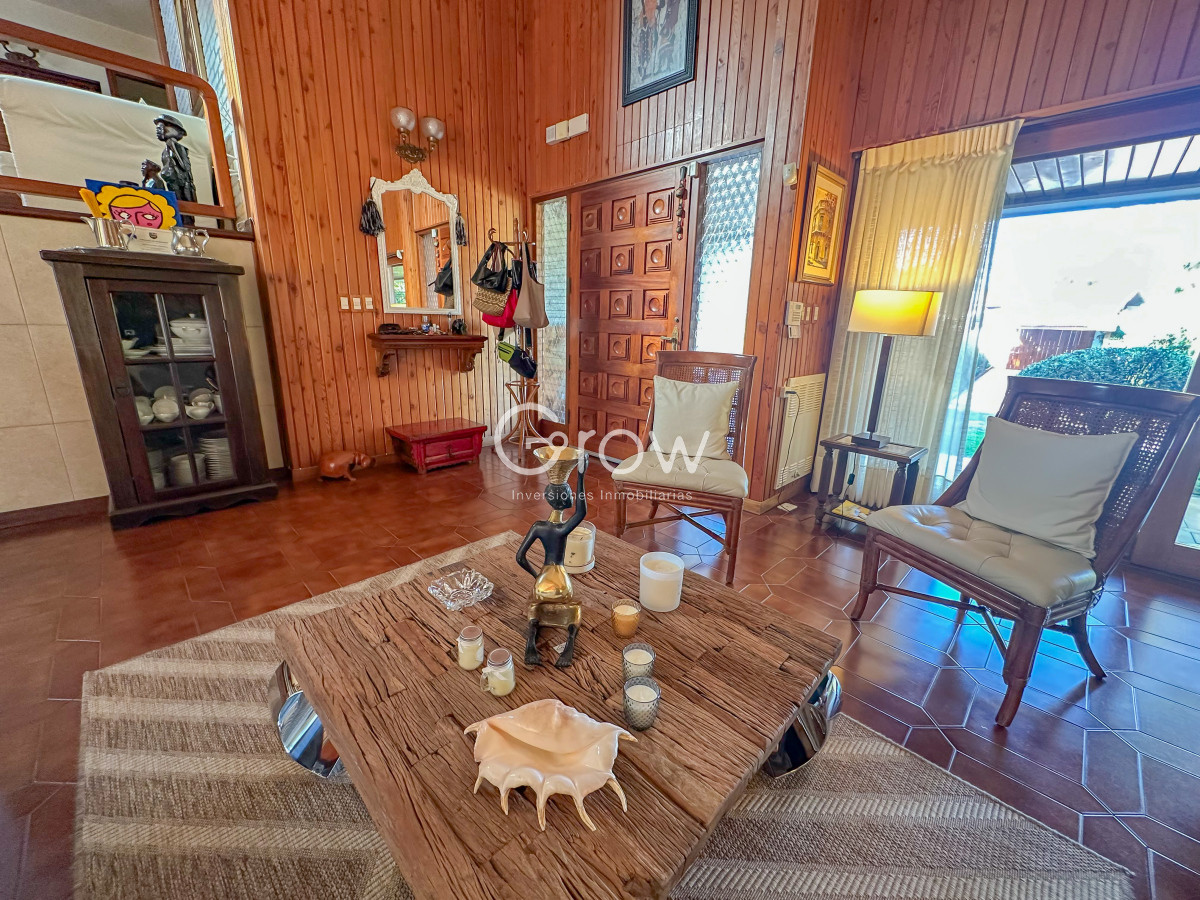 Casa ID.2125 - Hermosa casa en Playa Mansa a solo metros del mar y centros comerciales