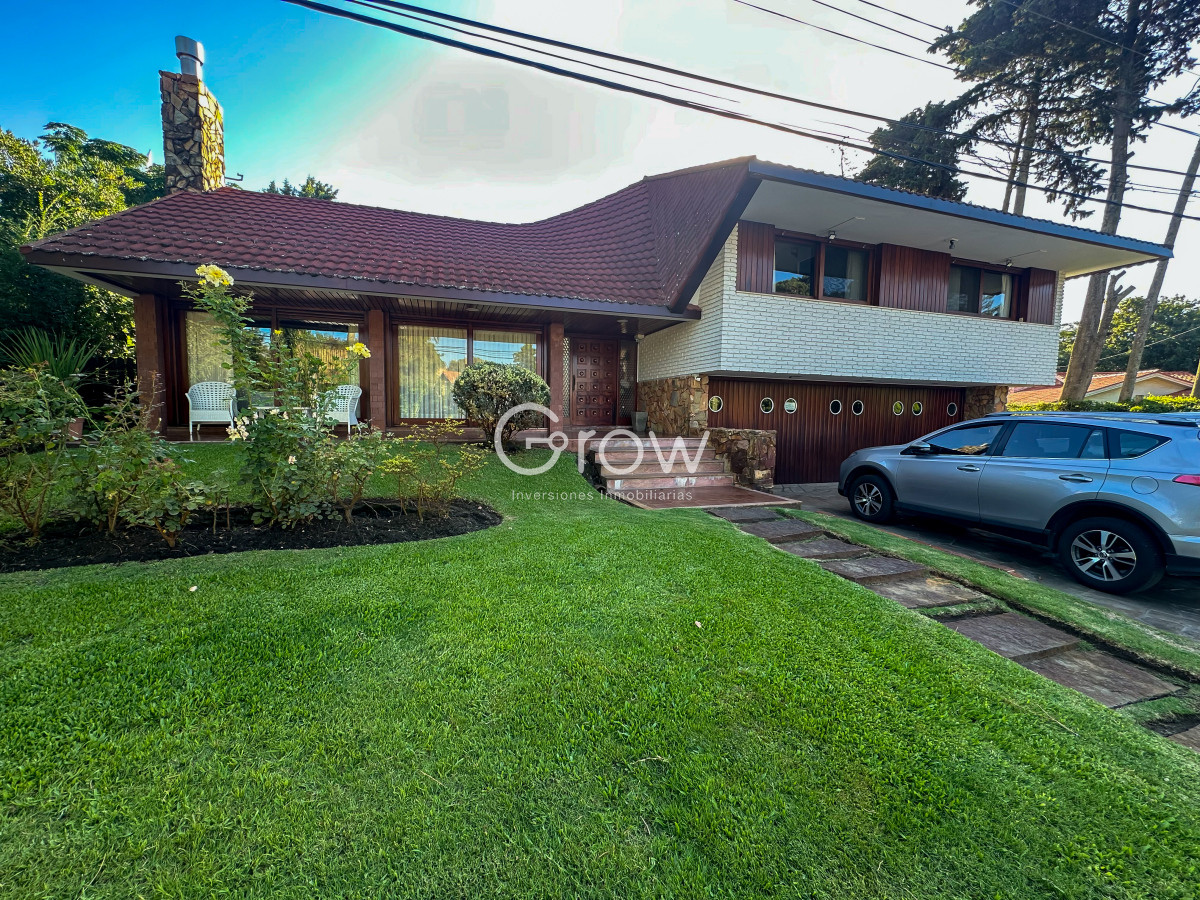 Casa ID.2125 - Hermosa casa en Playa Mansa a solo metros del mar y centros comerciales