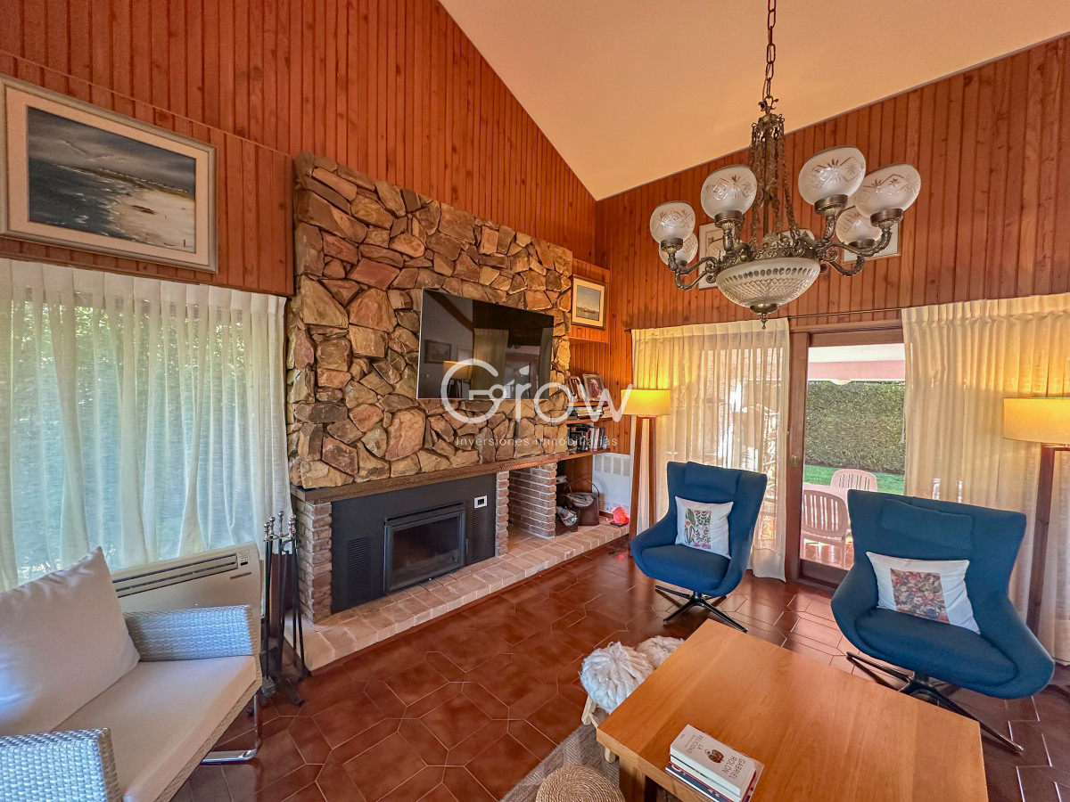 Casa ID.2125 - Hermosa casa en Playa Mansa a solo metros del mar y centros comerciales
