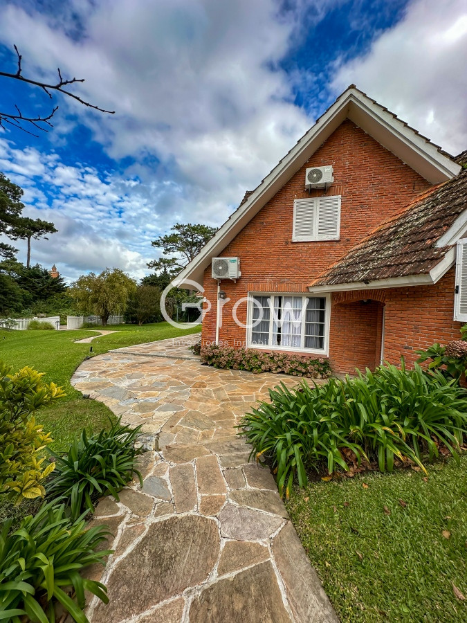 Casa ID.1491 - Hermosa casa a metros del mar en GOLF