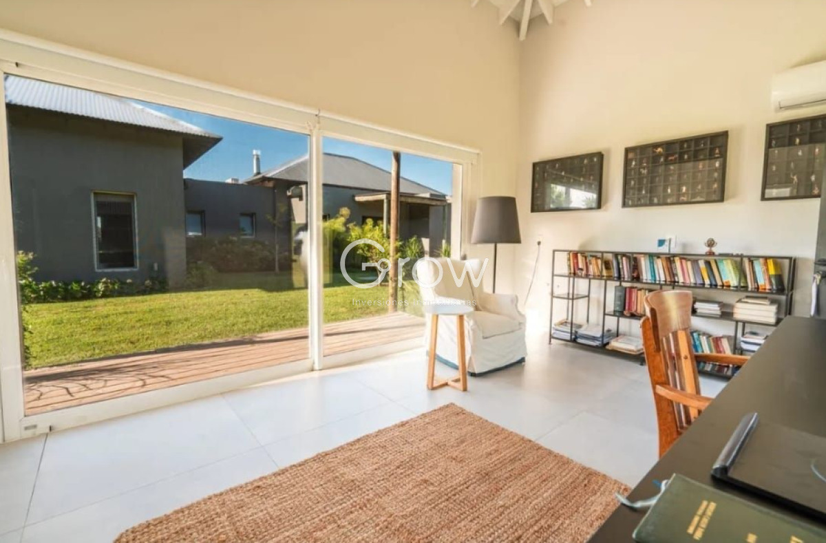 Casa ID.2696 - Casa en exclusivo barrio privado en Manantiales!