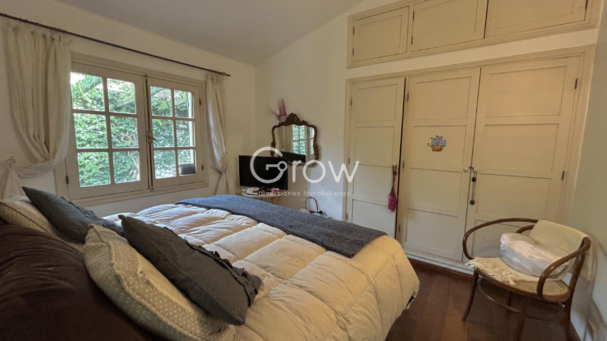 Casa ID.2673 - Hermosa casa en Av Francia Pda 8!