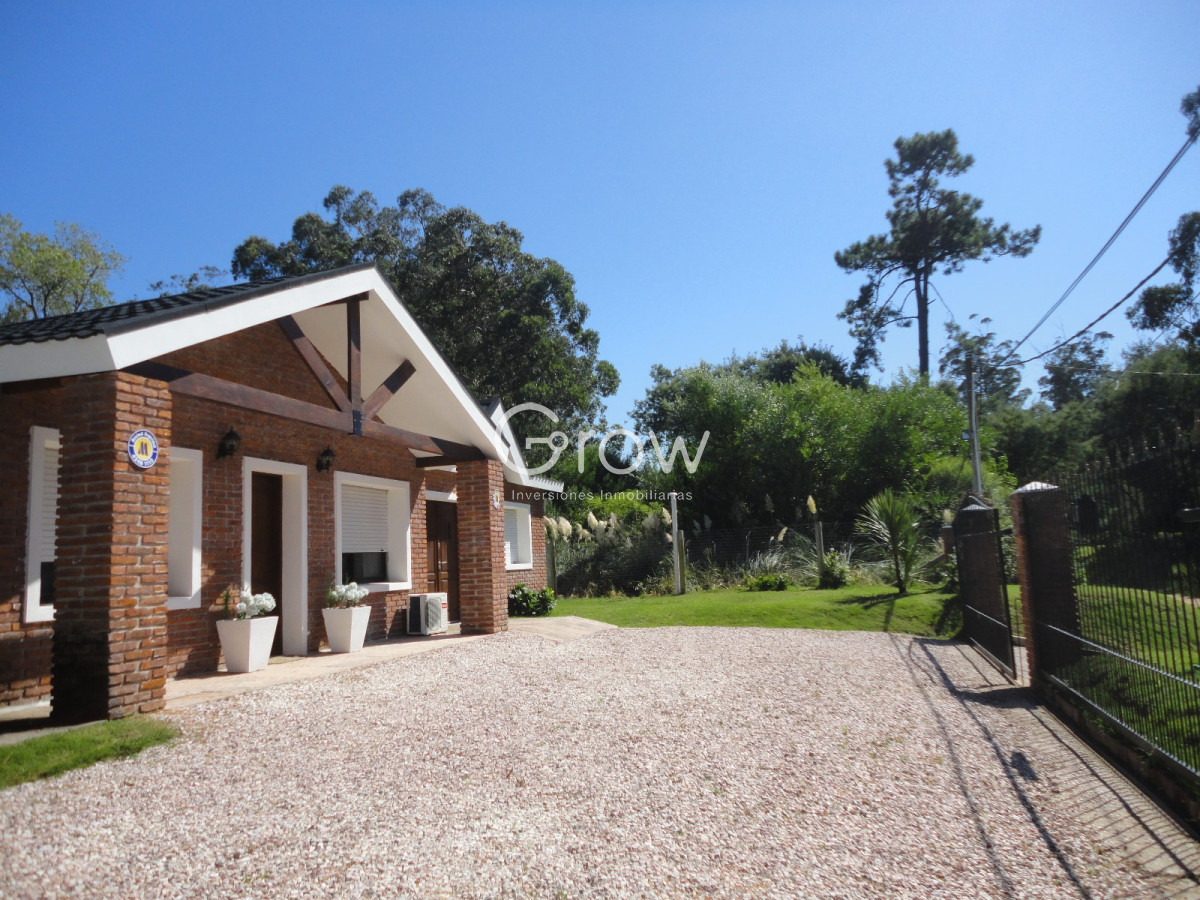 Casa ID.2876 - Hermosa casa en barrio Residencial de Punta del Este a pasos de todo!