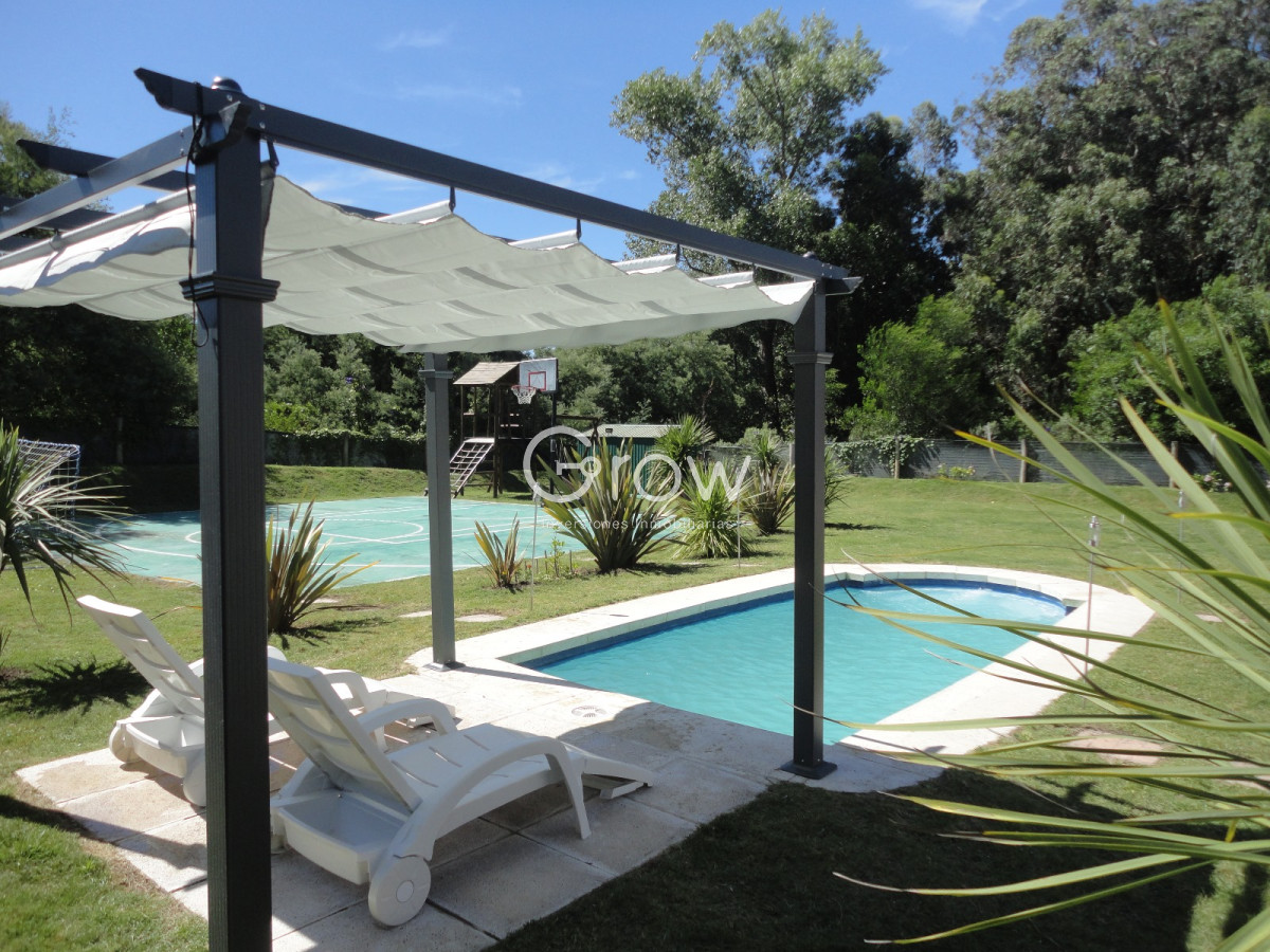 Casa ID.2876 - Hermosa casa en barrio Residencial de Punta del Este a pasos de todo!