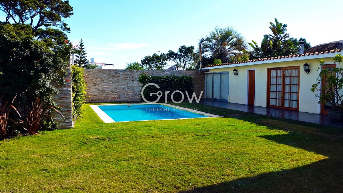 Casa ID.576 - Hermosa casa ideal para disfrutarla todo el año a pasos del mar.