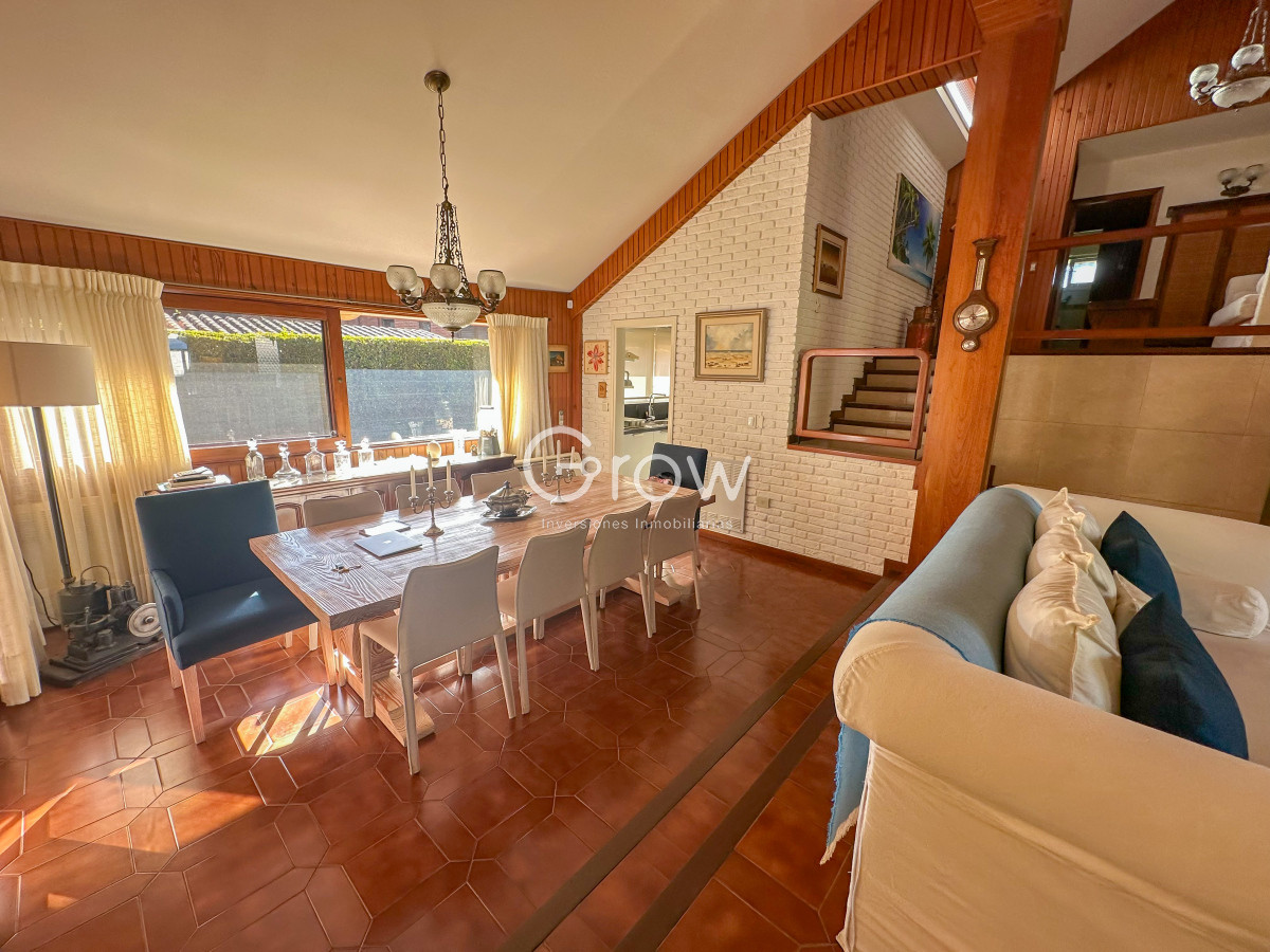 Casa ID.2125 - Hermosa casa en Playa Mansa a solo metros del mar y centros comerciales