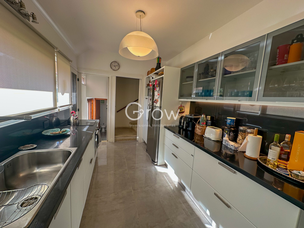 Casa ID.2125 - Hermosa casa en Playa Mansa a solo metros del mar y centros comerciales