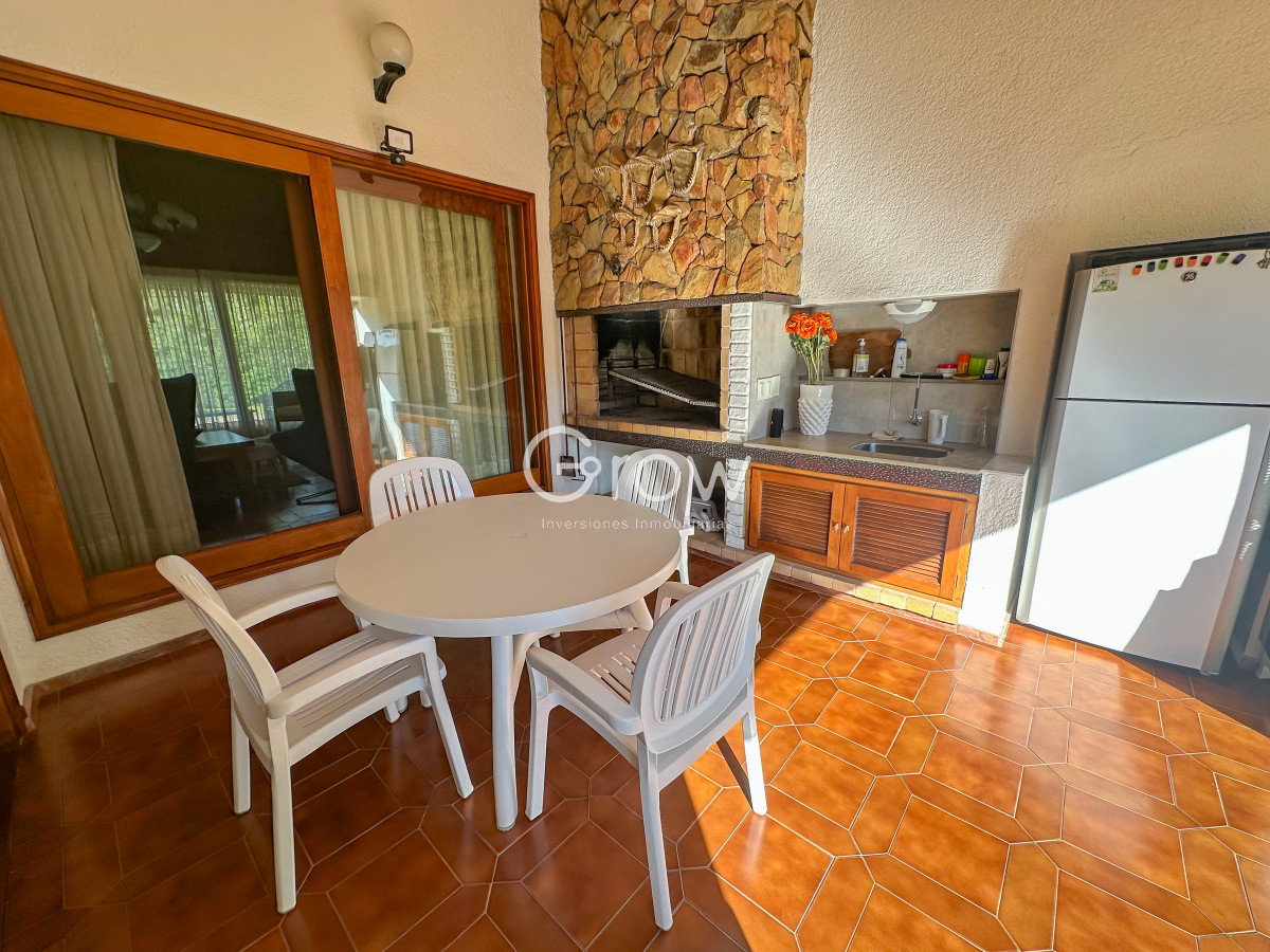 Casa ID.2125 - Hermosa casa en Playa Mansa a solo metros del mar y centros comerciales