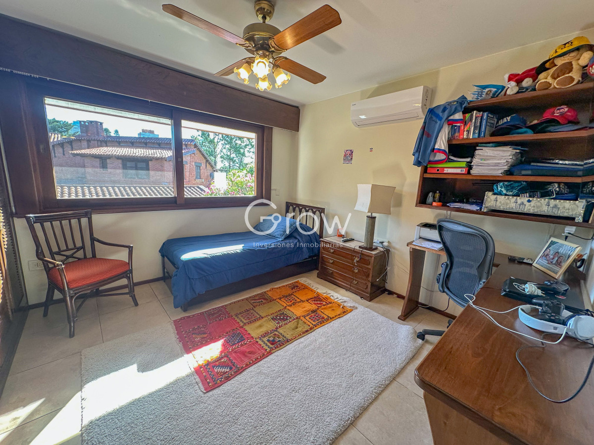 Casa ID.2125 - Hermosa casa en Playa Mansa a solo metros del mar y centros comerciales