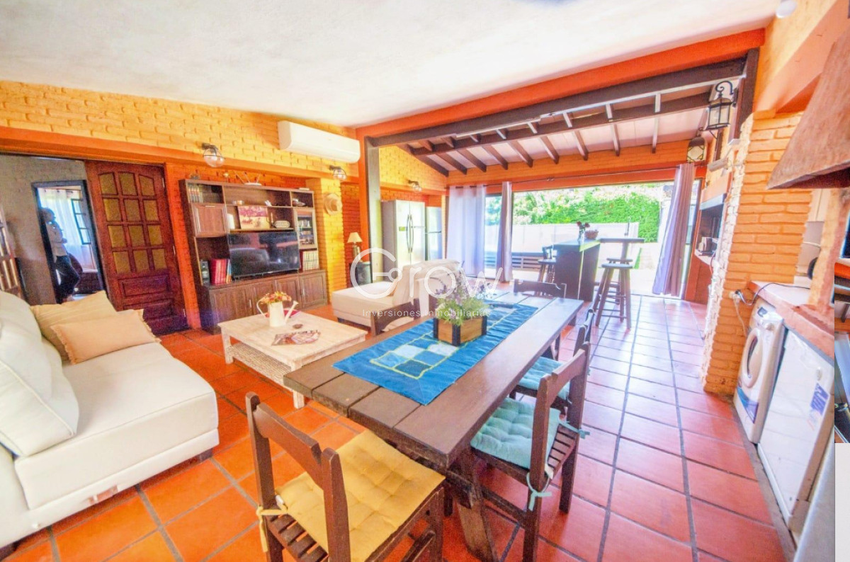 Casa ID.2895 - Encantadora Casa en Pinares a 600 Metros del Mar