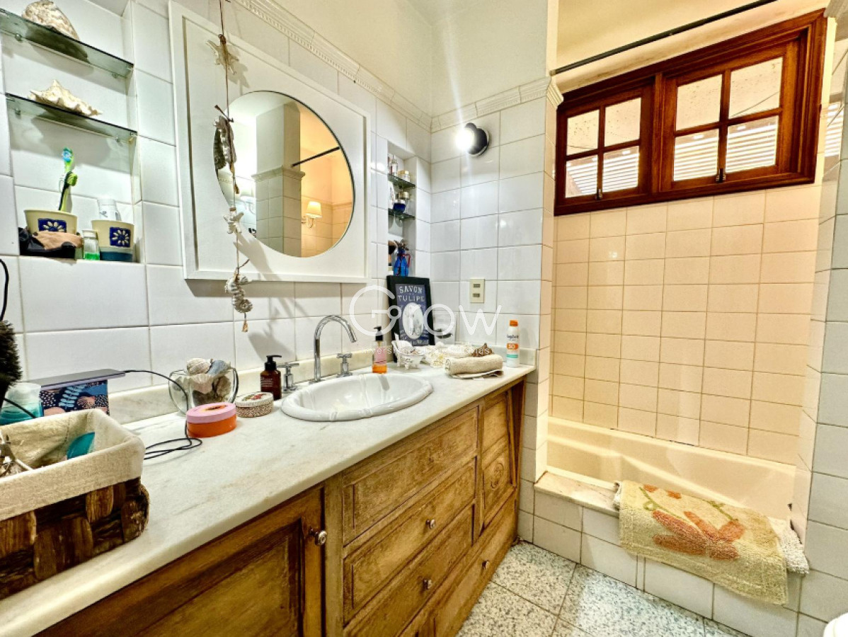 Casa ID.2673 - Hermosa casa en Av Francia Pda 8!