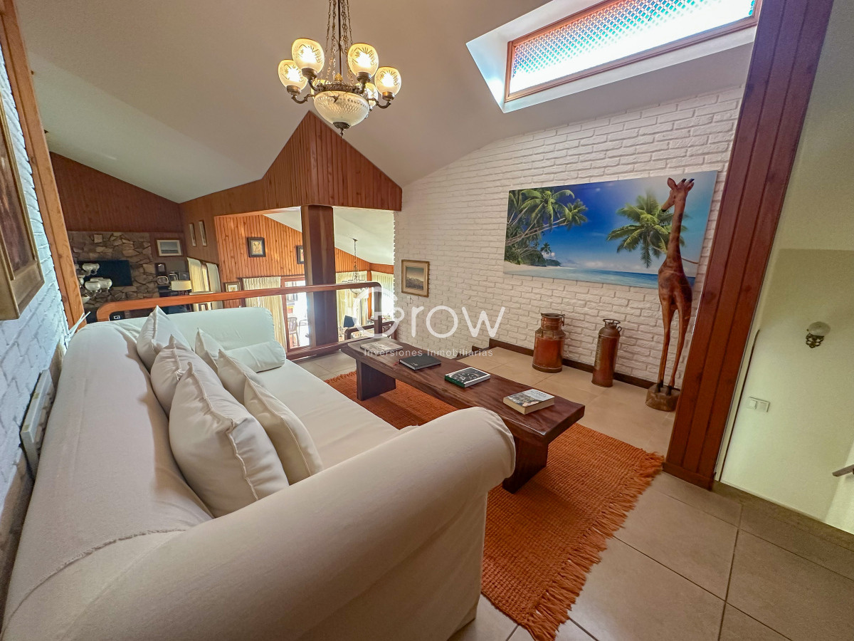 Casa ID.2125 - Hermosa casa en Playa Mansa a solo metros del mar y centros comerciales
