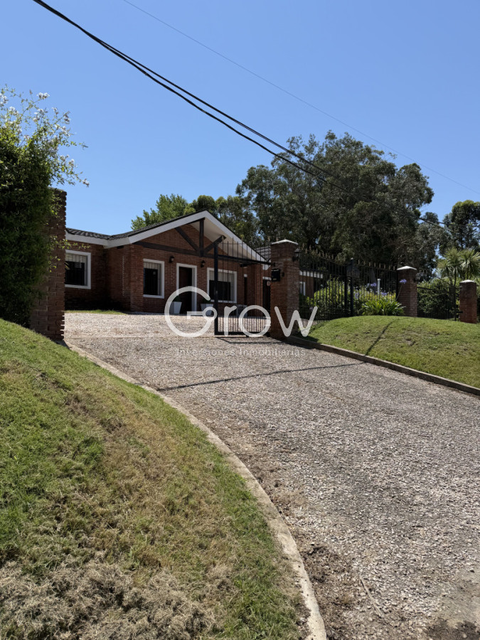 Casa ID.2876 - Hermosa casa en barrio Residencial de Punta del Este a pasos de todo!