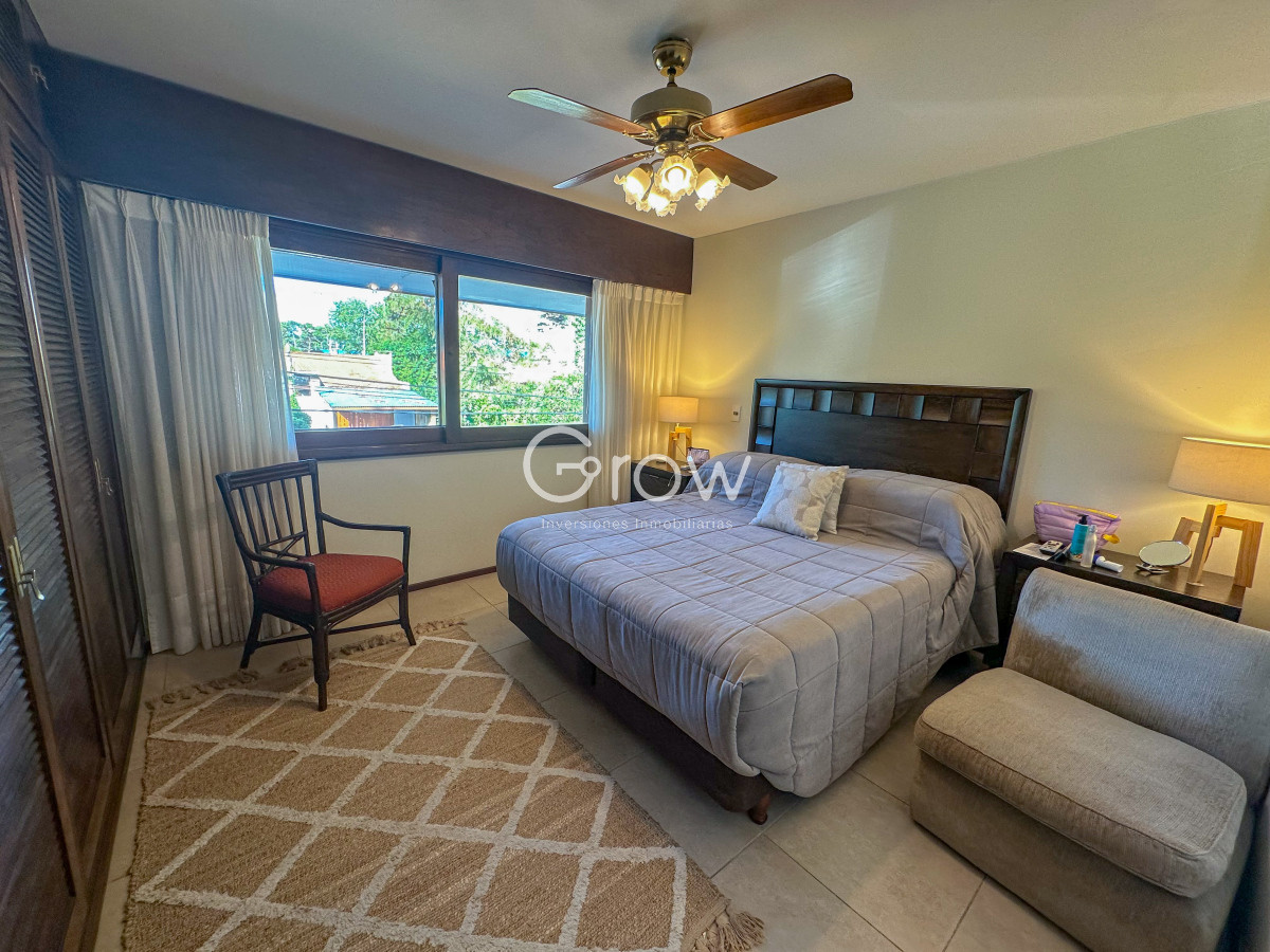 Casa ID.2125 - Hermosa casa en Playa Mansa a solo metros del mar y centros comerciales