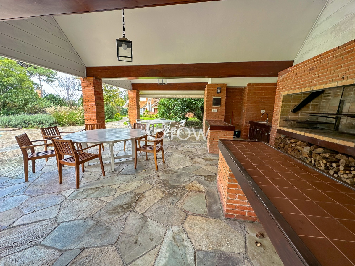 Casa ID.1491 - Hermosa casa a metros del mar en GOLF