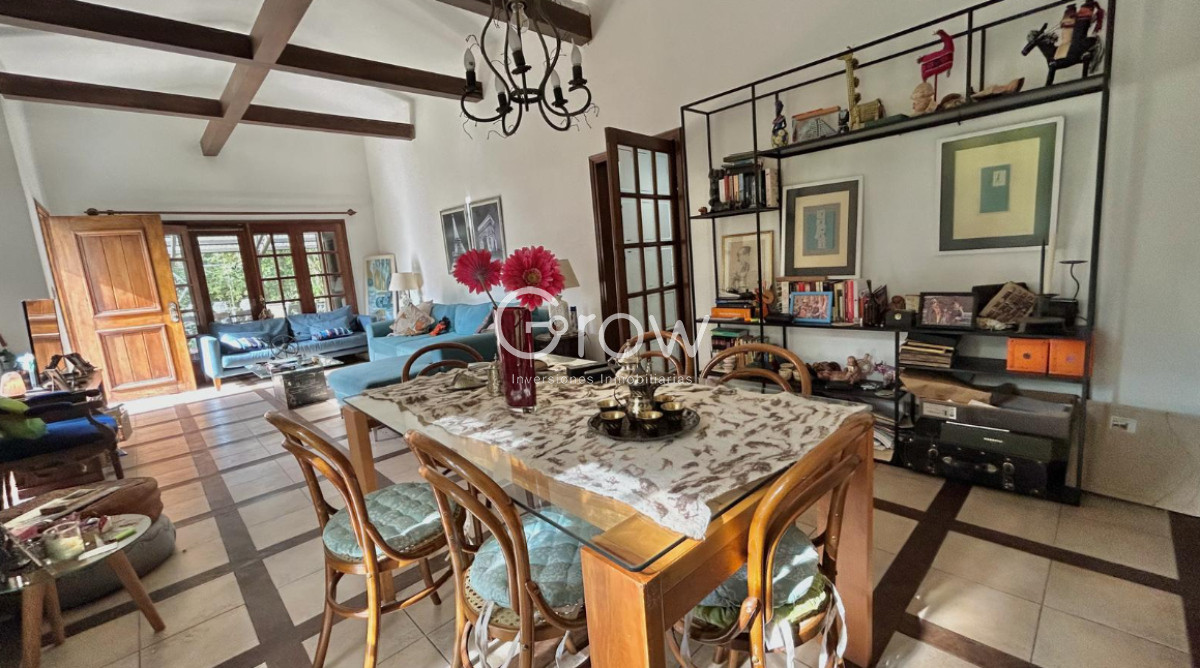 Casa ID.2673 - Hermosa casa en Av Francia Pda 8!