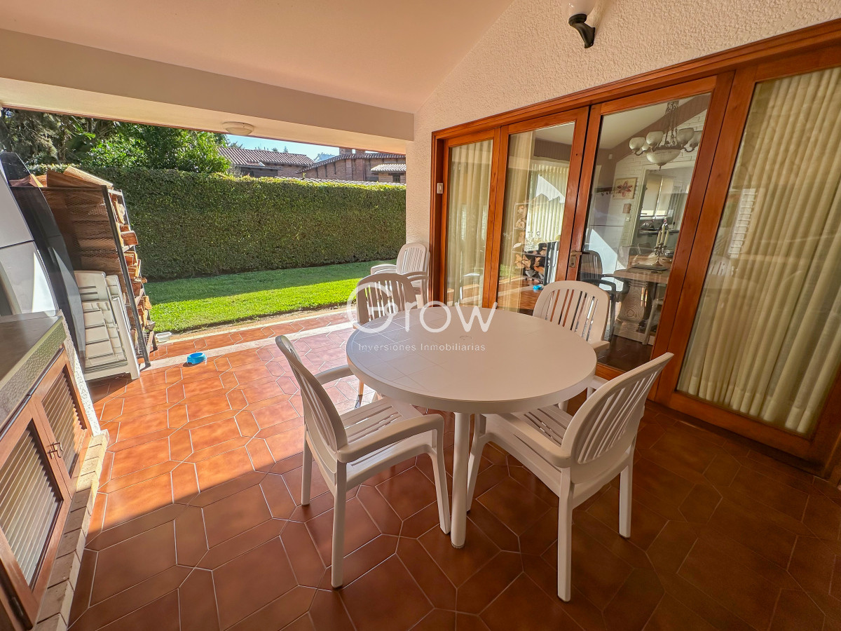 Casa ID.2125 - Hermosa casa en Playa Mansa a solo metros del mar y centros comerciales