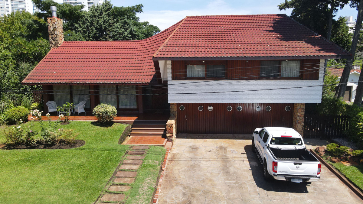 Casas #2125 en Venta , 273 m², 3 Dormitorios, 4 Baños