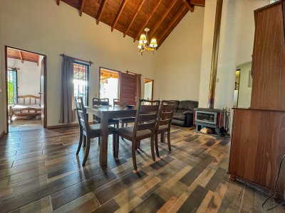 Casa en venta 2 dormitorios en Pinares en muy buen estado