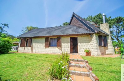 Encantadora Casa en Pinares a 600 Metros del Mar