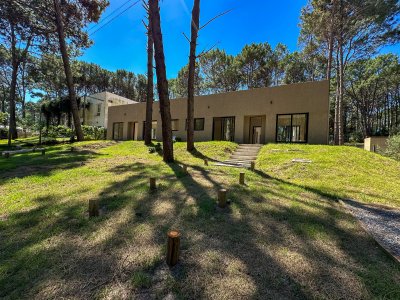 Casa Codigo #Casas a estrenar en Laguna del Sauce, Punta del Este.