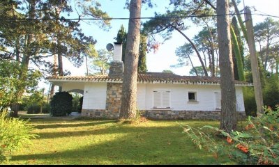 Excelente casa 4 dorm y dep en zona ideal para vivir todo el año