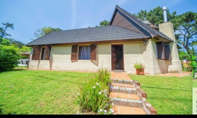 Encantadora Casa en Pinares a 600 Metros del Mar