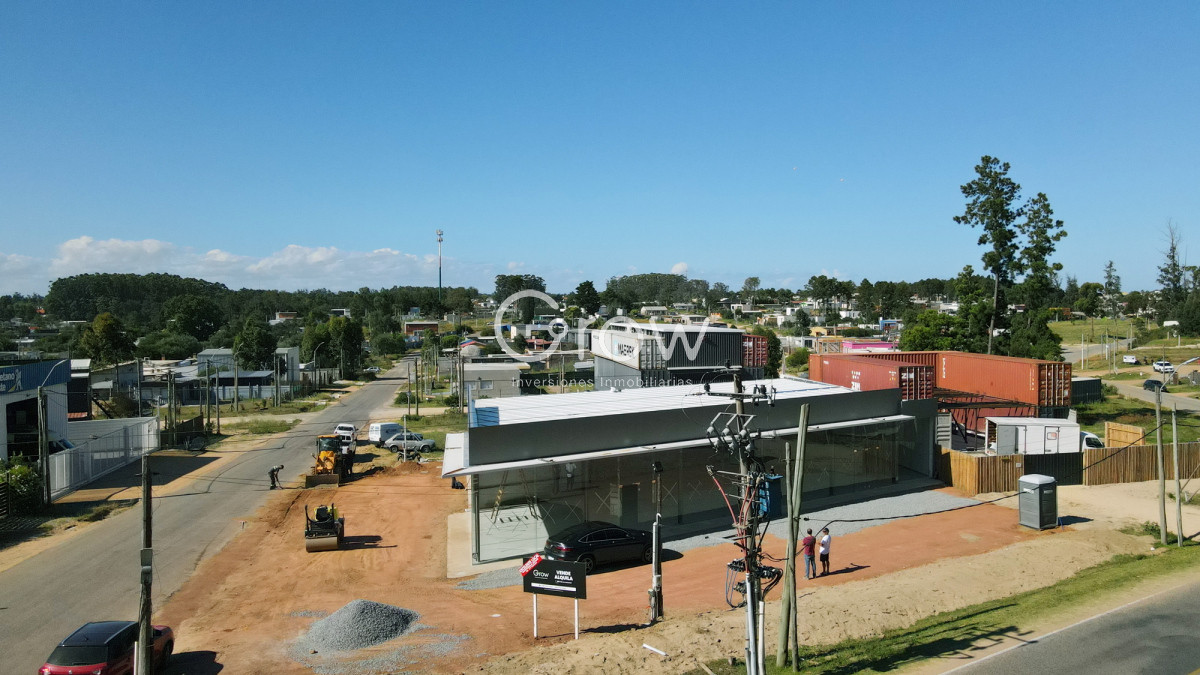 Local Comercial ID.2615 - Dos amplios locales juntos o separados! Excelente local en avenida con gran crecimiento en Maldonado!