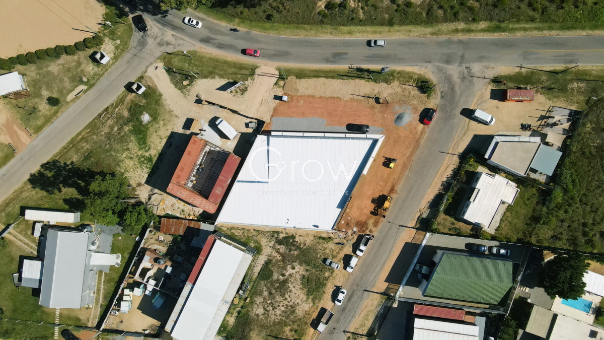 Local Comercial ID.2615 - Dos amplios locales juntos o separados! Excelente local en avenida con gran crecimiento en Maldonado!