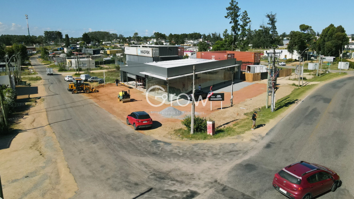 Local Comercial ID.2615 - Dos amplios locales juntos o separados! Excelente local en avenida con gran crecimiento en Maldonado!