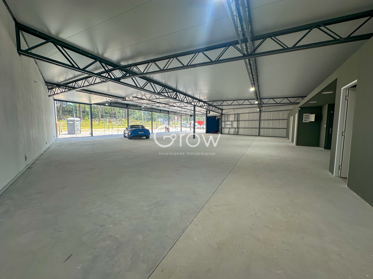 Local Comercial ID.1930 - A estrenar local en Av en Maldonado con 660 m2 de uso exclusivo