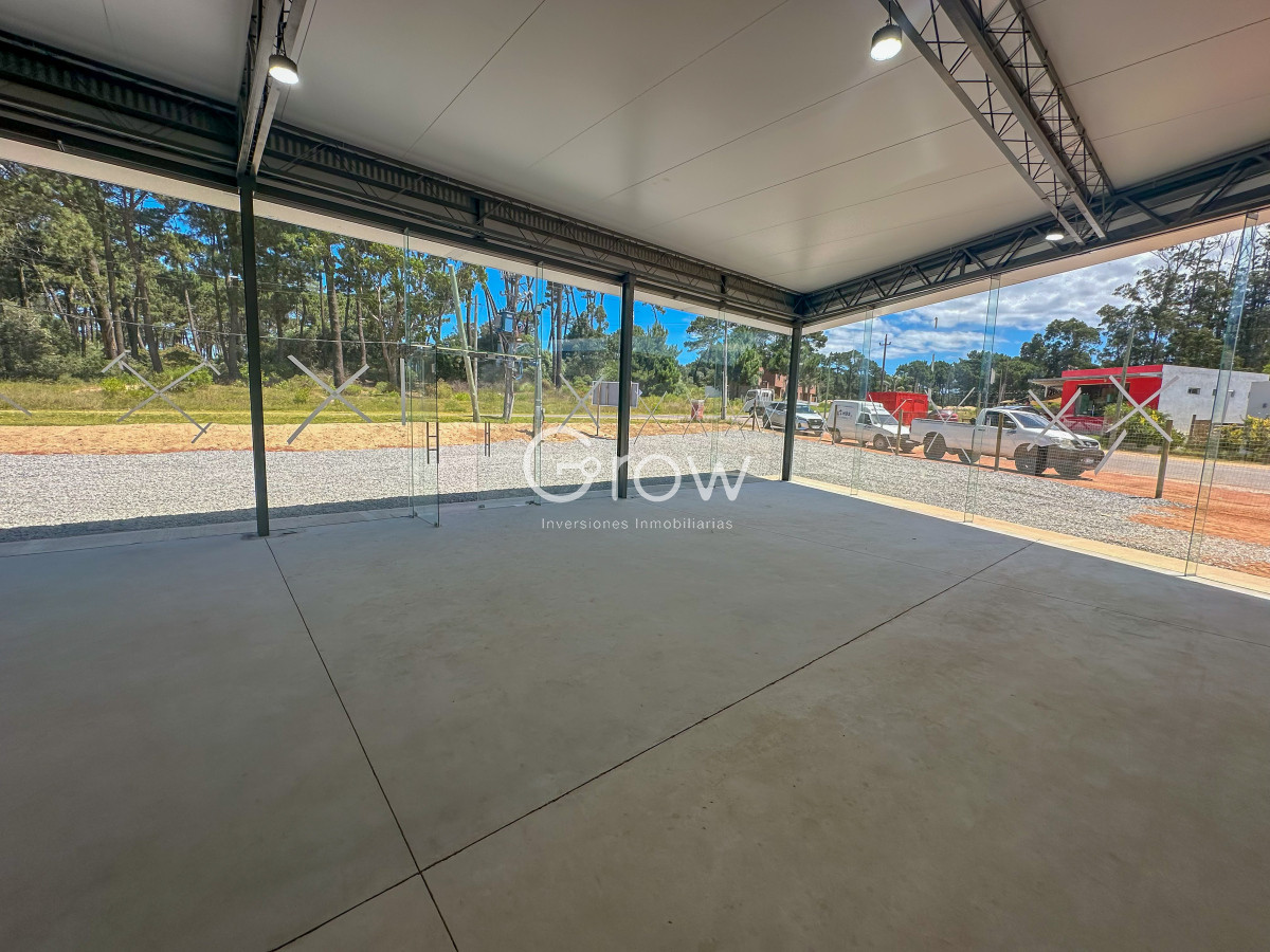 Local Comercial ID.1930 - A estrenar local en Av en Maldonado con 660 m2 de uso exclusivo