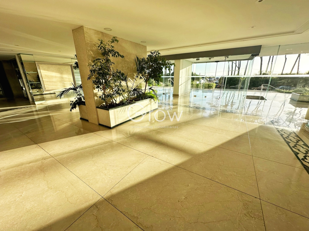 Apartamento ID.1160 - Gran penthouse en torre clásica de playa mansa 