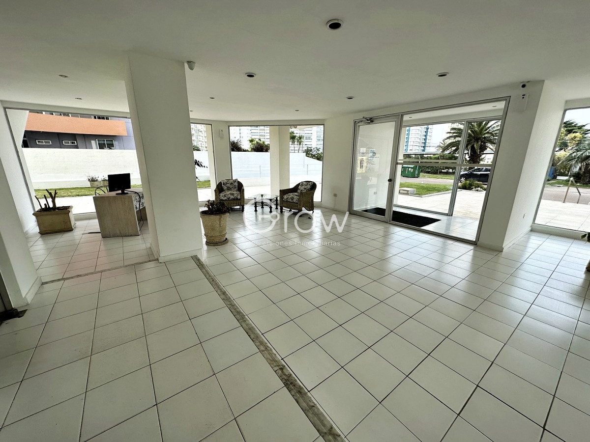 Apartamento ID.749 - Punta del Este Playa Brava. Vista al Mar.