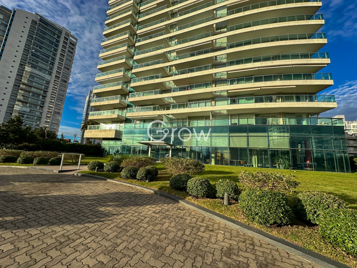 Apartamento ID.2828 - Exclusivo piso alto en Playa Mansa!