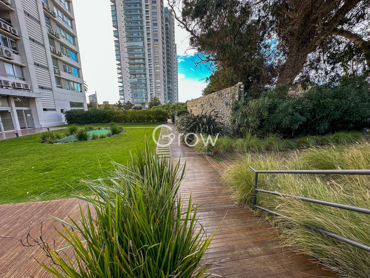 Apartamento ID.2828 - Exclusivo piso alto en Playa Mansa!