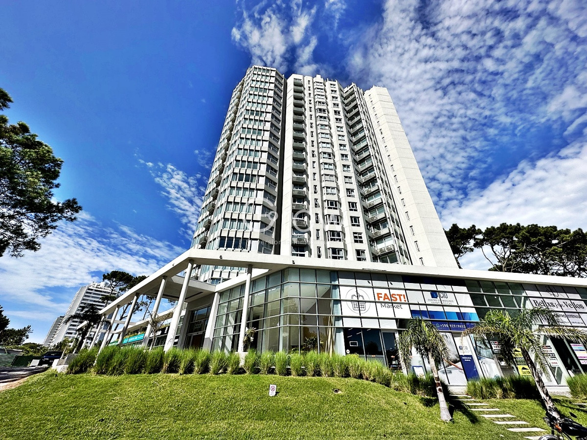 Apartamento ID.2612 - Piso alto en Av Roosevelt, alquiler de verano, Punta del Este!