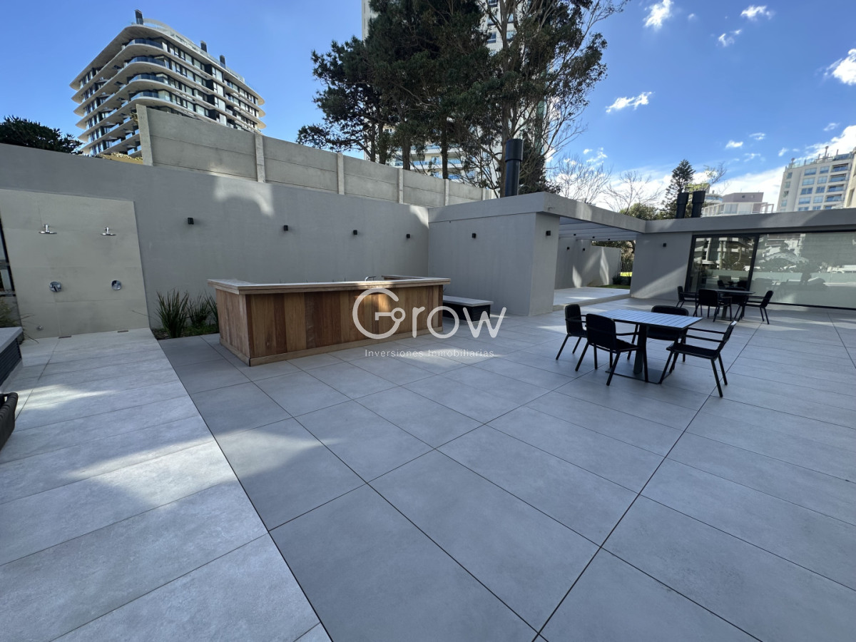 Apartamento ID.3733 - MANGLAR BRAVA. ESQUINERO CON GARAGE PARA DOS AUTOS.