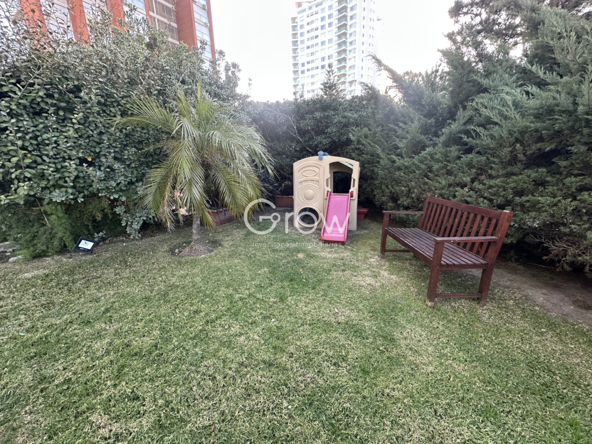 Apartamento ID.4091 - Exclusivo departamento piso alto en venta a solo pasos del mar en Playa Mansa